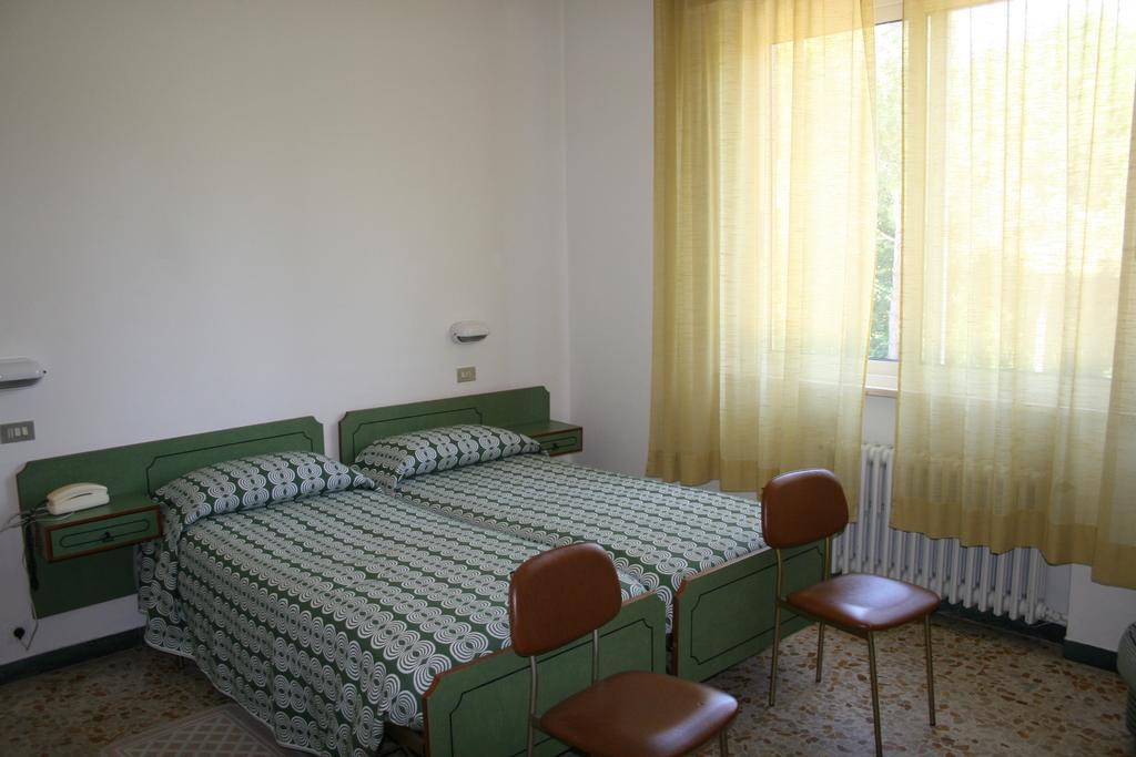 Albergo Da Siro Misano Adriatico Rum bild